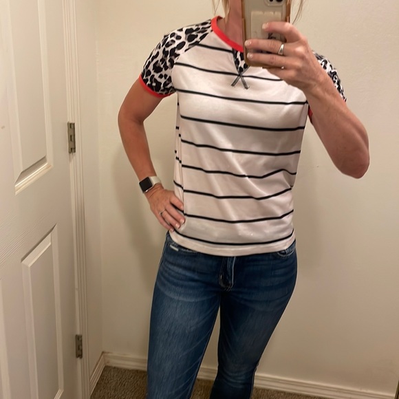 Cute Cheetah Accent Top! - Picture 1 of 4